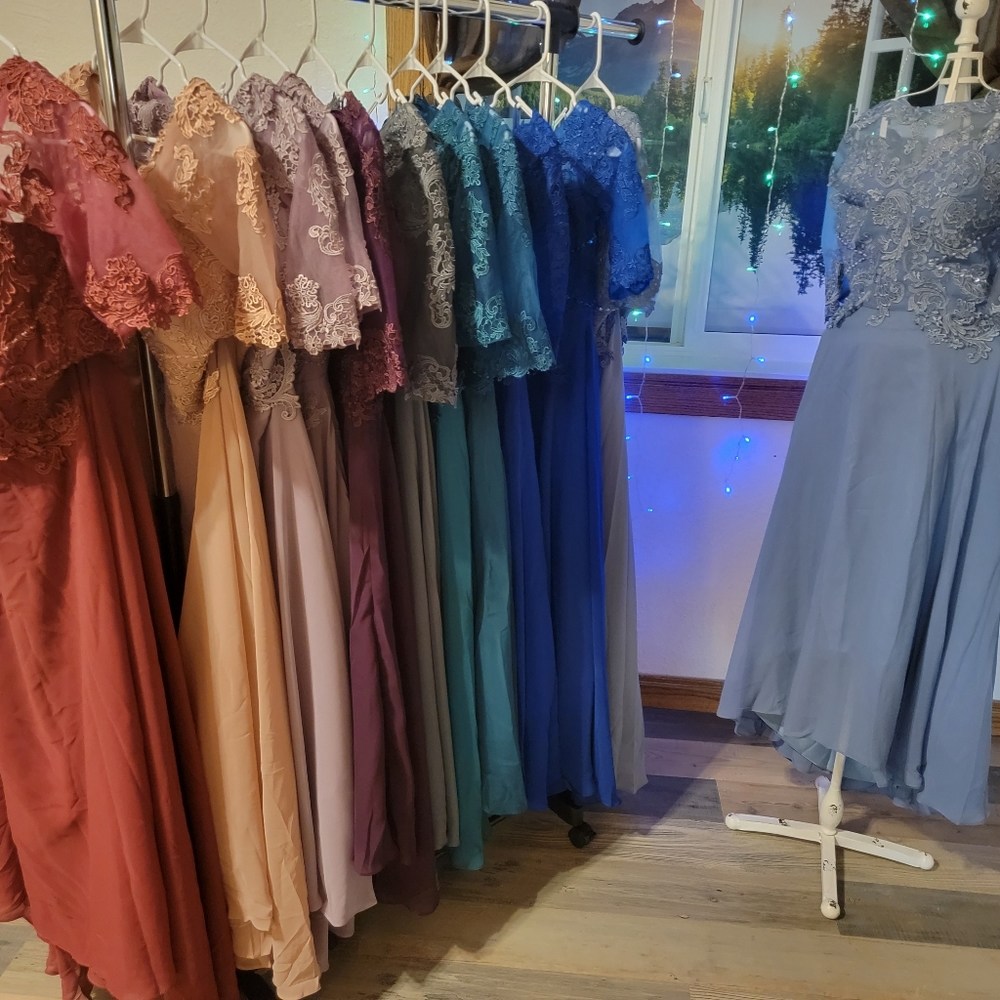 Holiday or Cocktail Event/Wedding Guest/ Mother of the Bride Dresses! - Picture 3 of 4